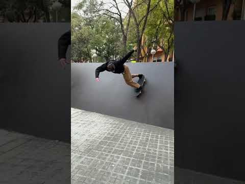 Vincent Milou catches a wave in Barcelona #shorts