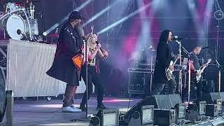 The Warning - Dany Invited To Sing “Pain Killer” With Three Days Grace (Rock Am Ring Festival)