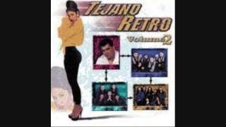 Watch Selena La Mirada video