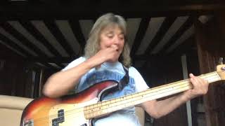 Watch Suzi Quatro Bass Line video