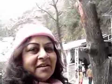 Tune Mujhe Bulaya Sherawaliye--Jyoti sang at maa vaisnav devi...