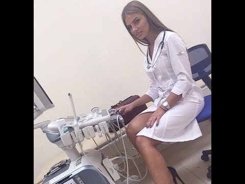 Медсестра мастурбирует киску фаллоимитатором в кабинете
