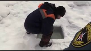 YouTube video: 28.02.2020 г. Проверка состояния ледовой переправы через р. Витим в районе мкр Бисяга