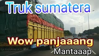 wow truk nya panjang benar