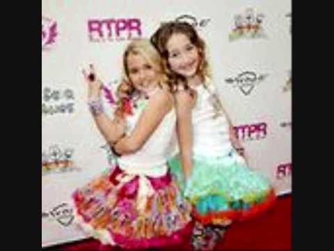 Pictures of Miley Cyrus, Noah Cyrus, and Emily Grace Reeves. Order: Reorder; Duration: 0:40; Published: 2009-11-21; Uploaded: 2011-02-17