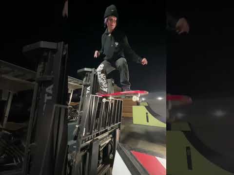 Wait for it! Funny fall #skatelife #skateclipsdaily #skateboardingisfun #skateboarding #doakickflip