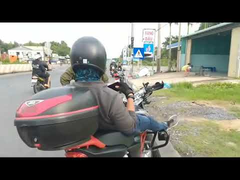 Trên Chiếc Suzuki EN150A