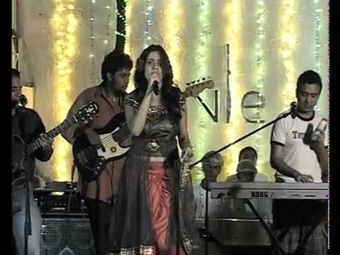 Bedardi Raja unplugged LIVE - Delhi Belly - UTV Group.flv