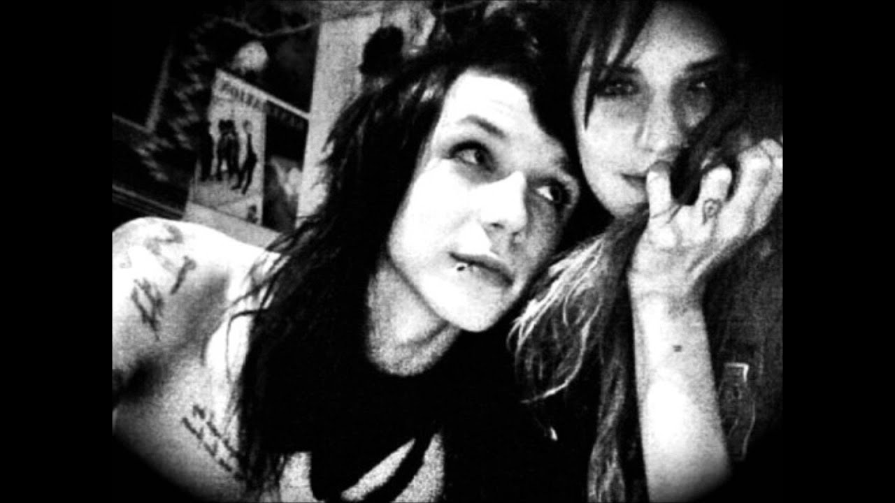 demi lovato and andy biersack andy sixx and demi lovato kissing www imgkid the demi lovato and andy biersack andy sixx and demi lovato kissing www imgkid the