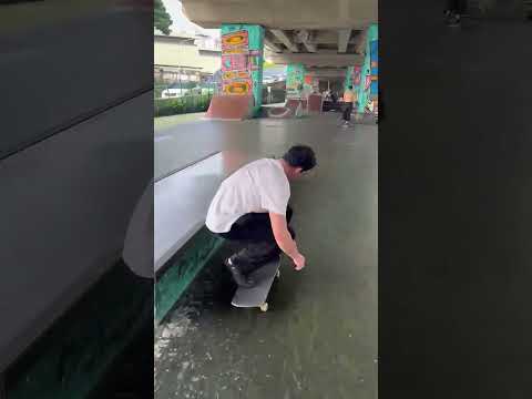 Jesse cruises Taiwan skate park #pizzaskateboards #skateboarding