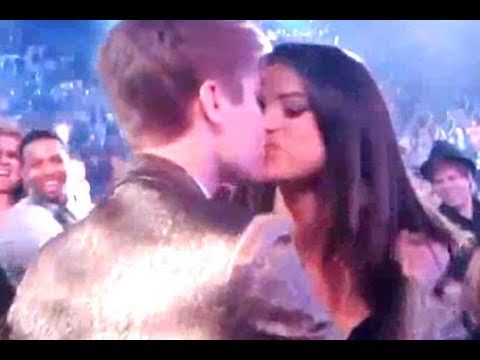 Justin Bieber Kissing Selena Gomez at Billboard Music Awards