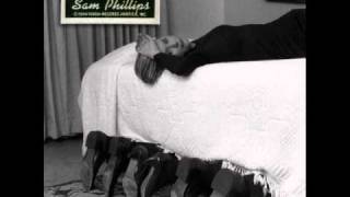 Watch Sam Phillips Black Sky video