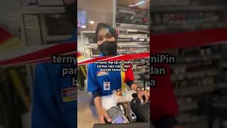Viral Detik Detik Mahmud Ngelabrak Kasir Indomaret
