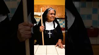 Doña Juana Pone En Orden A Freddy Y La Monja En Su Cocina