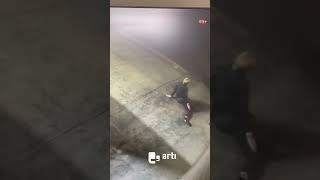 Avustralyada Bir Hırsız, Soygun Öncesi Isınma Hareketleri Yaparken Güvenlik Kamerasına Yakalandı