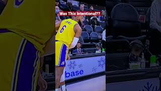 Lebron Hits Vanderbilt In The Face - Intentional? Lakers Down By 10 In The 4Th -