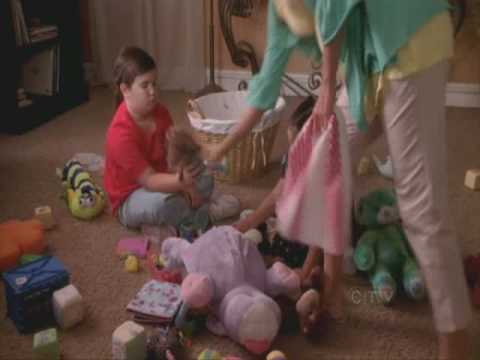 Desperate Housewives 5x12 - Juanita, Celia and the Toys