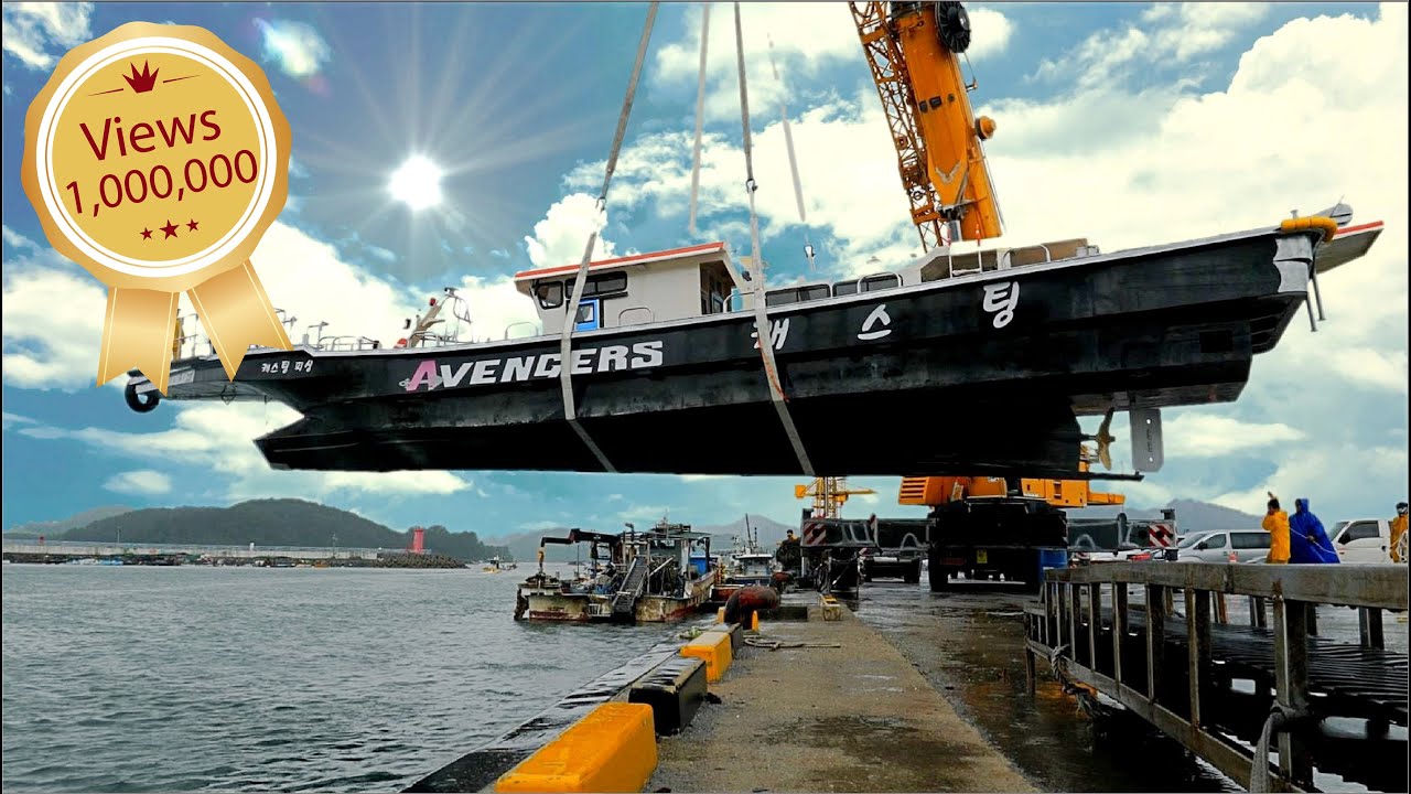 The entire process of making FRP fishing boats in Korea. The entire process of making FRP fishing boats in Korea.