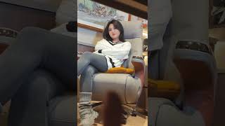 Em Nào Nhân Viên, Em Nào Đối Tác