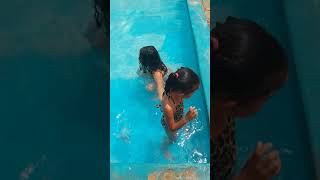 Brincando Na Piscina Com A Prima.