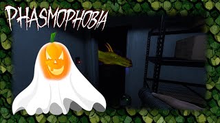 Halloween ghost hunting in Phasmophobia