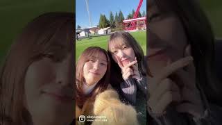 山岸逢花と美谷朱里の日向ぼっこ