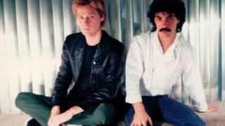 Watch Hall Oates Diddy Doo Wop i Hear The Voices video