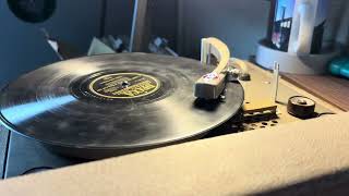 A Kiss To Build A Dream On - Louis Armstrong 78 1952