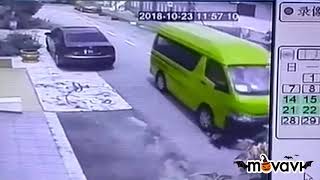 Van Sekolah Gelek Budak - Hati2 Bila Biarkan Anak Menaiki Van Sekolah