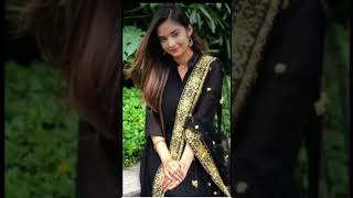 Cute And Hot Actress Riya Sen