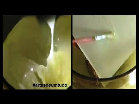 De la máscara con la miel se rasca la persona