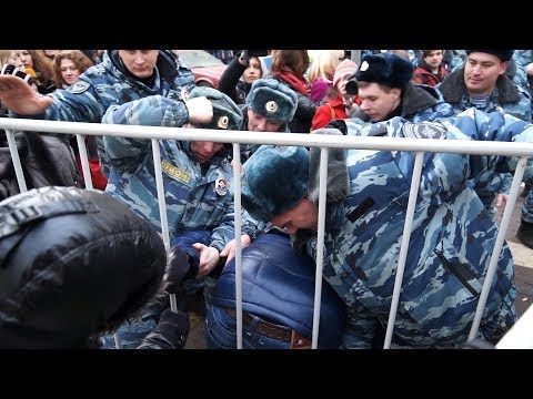 Задержания людей возле Замоскворецкого суда