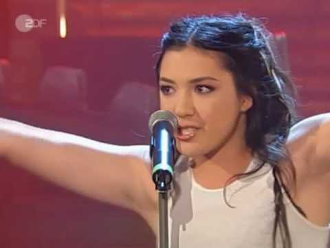 Michelle Branch and Santana perform The Game Of Love on the German TV show
