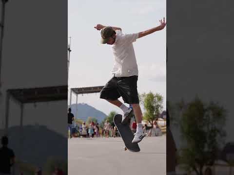 Jost Arens tuning up his flatground with this perfectly executed Half-Cab Kickflip! 💥