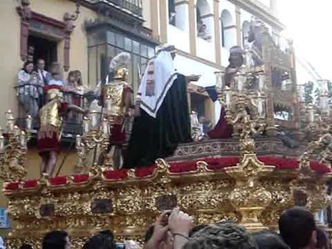 Salida Silencio Blanco 2010 semana santa sevilla 2010 salida de las tres caidas de triana. Salida Silencio Blanco 2010