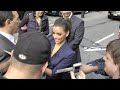 Video Eva Longoria signs autographs at Late Show with David Letterman