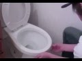 Scherzo alla fidanzata...in bagno