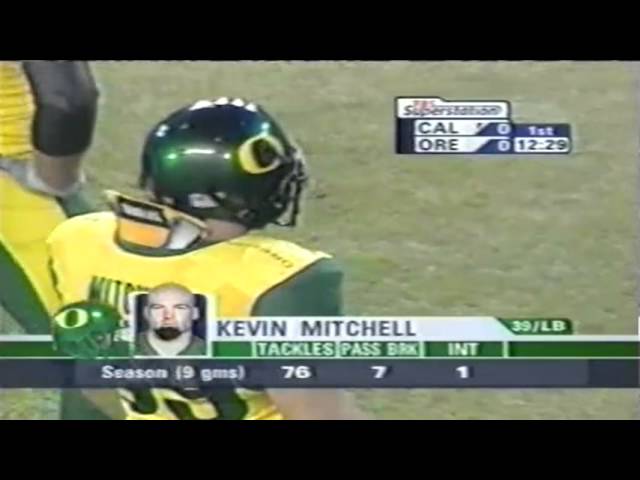 Oregon LB Kevin Mitchell sacks Cal QB Aaron Rodgers 11-08-2003