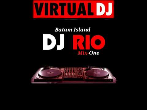 House music batam bergetar by dj rio House music batam bergetar by dj rio