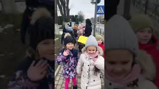 «ПЕРЛИНКИ» усім перехожим Дубна дарують радість