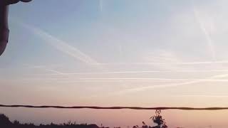 3) LEVER DE SOLEIL SUR TRAÎNÉES CHIMIQUES D'AVIONS DANS LE CIEL,le19 août 2018 à 7H