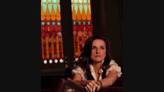 Watch Patty Griffin Wayfaring Stranger video