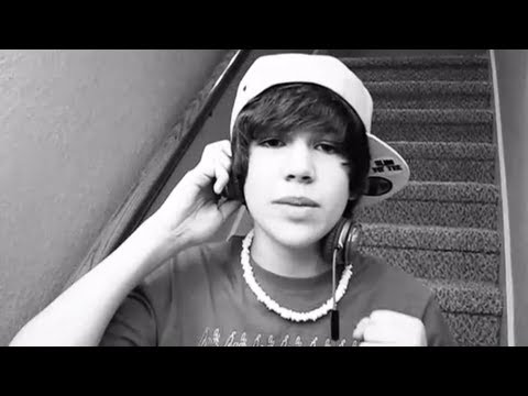 Grenade Bruno Mars cover - 14 year old Austin Mahone (with lyrics...