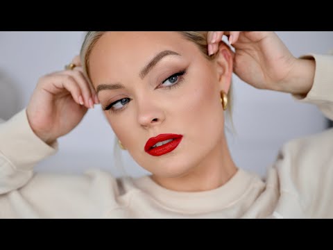 HOW TO CLASSIC CHRISTMAS MAKEUP TUTORIAL *snow fox eyes* Hacks, Tips & Tricks for Beginners! - YouTube