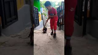 Mainan Truk Kayu Di Bikin Oleng