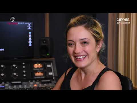 Carolina Crescentini legge Dentro l'acqua