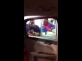 Pracownik McDonalds pali zioło w pracy