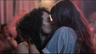 Single Drunk Female Kissing Scene Sam And Chloe Sofia Black-Delia And Jade Fernandez
