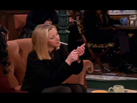 Lisa Kudrow raucht einer Zigarette (oder Cannabis)
