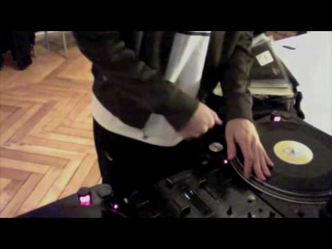 Caspa & Rusko - Bread Get Bun / King George Caspa & Rusko - Bread Get Bun / King George
